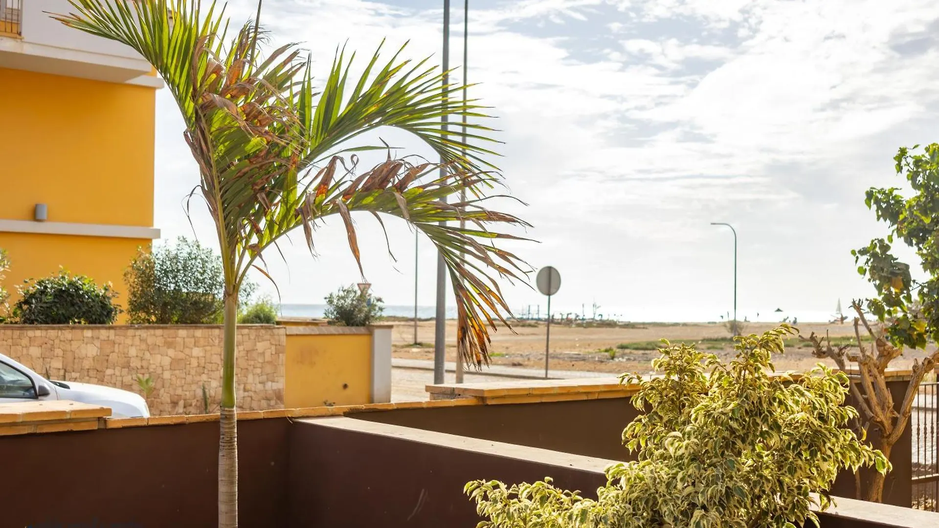 Contacten van Angulo Beach Magnolia